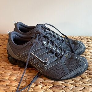 Nike women’s 8.5 Dark Gray Athletic Shoes